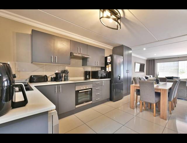3 BEDROOM APARTMENT FOR SALE IN FERNDALE